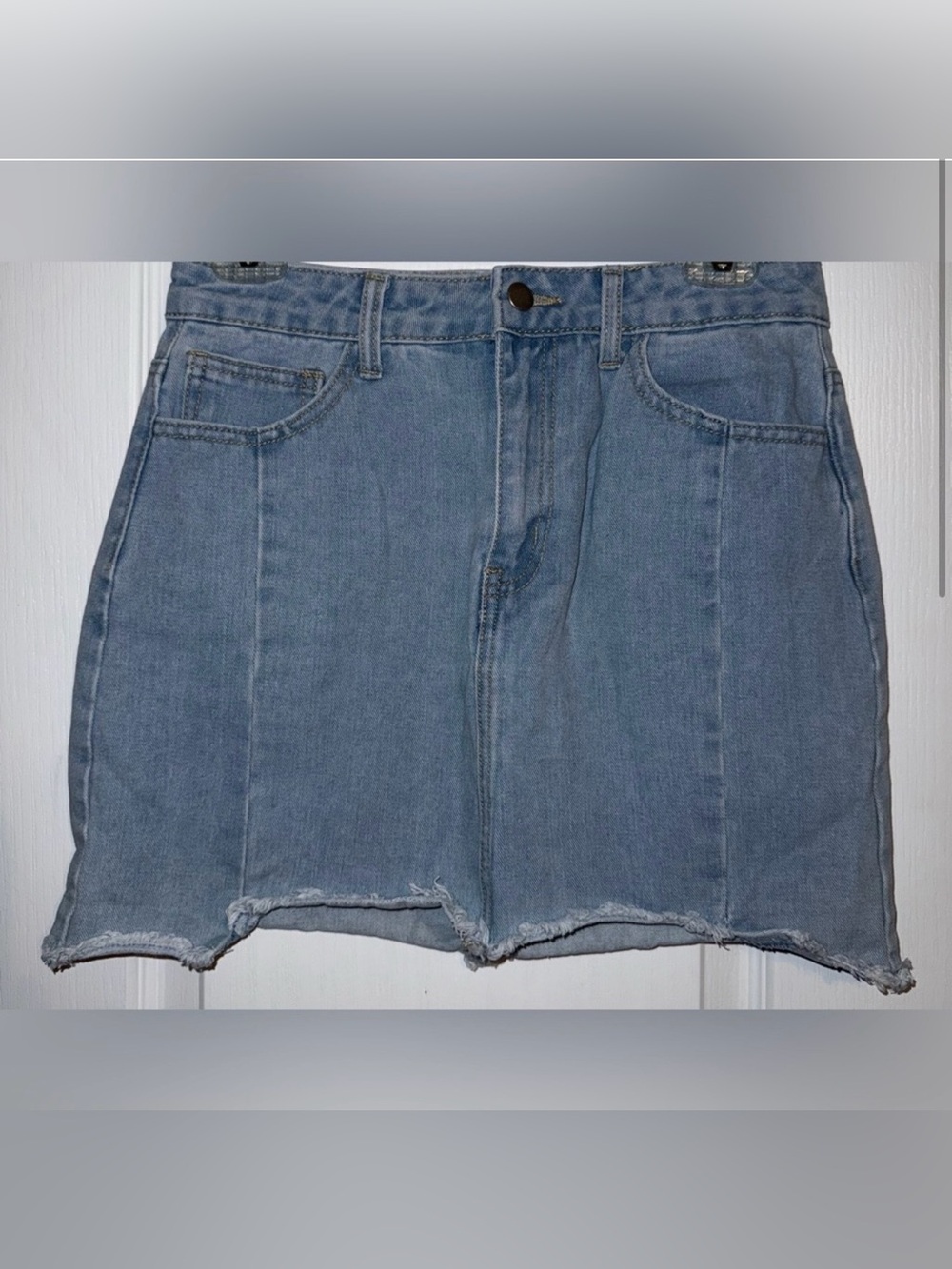 Forever 21 Light Denim Raw Hem Mini Skirt Size M
